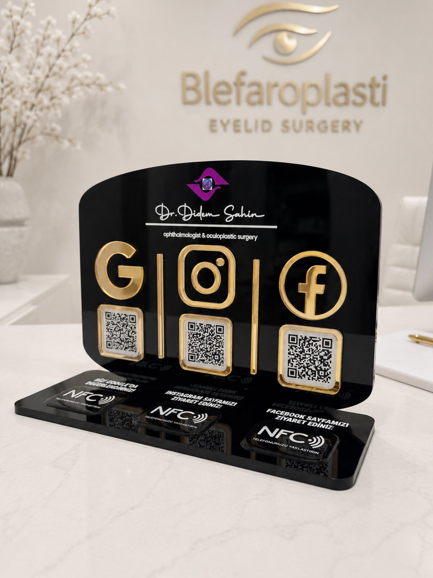 3 QR & NFC Özellikli Pleksi Stant - Yatay Oval