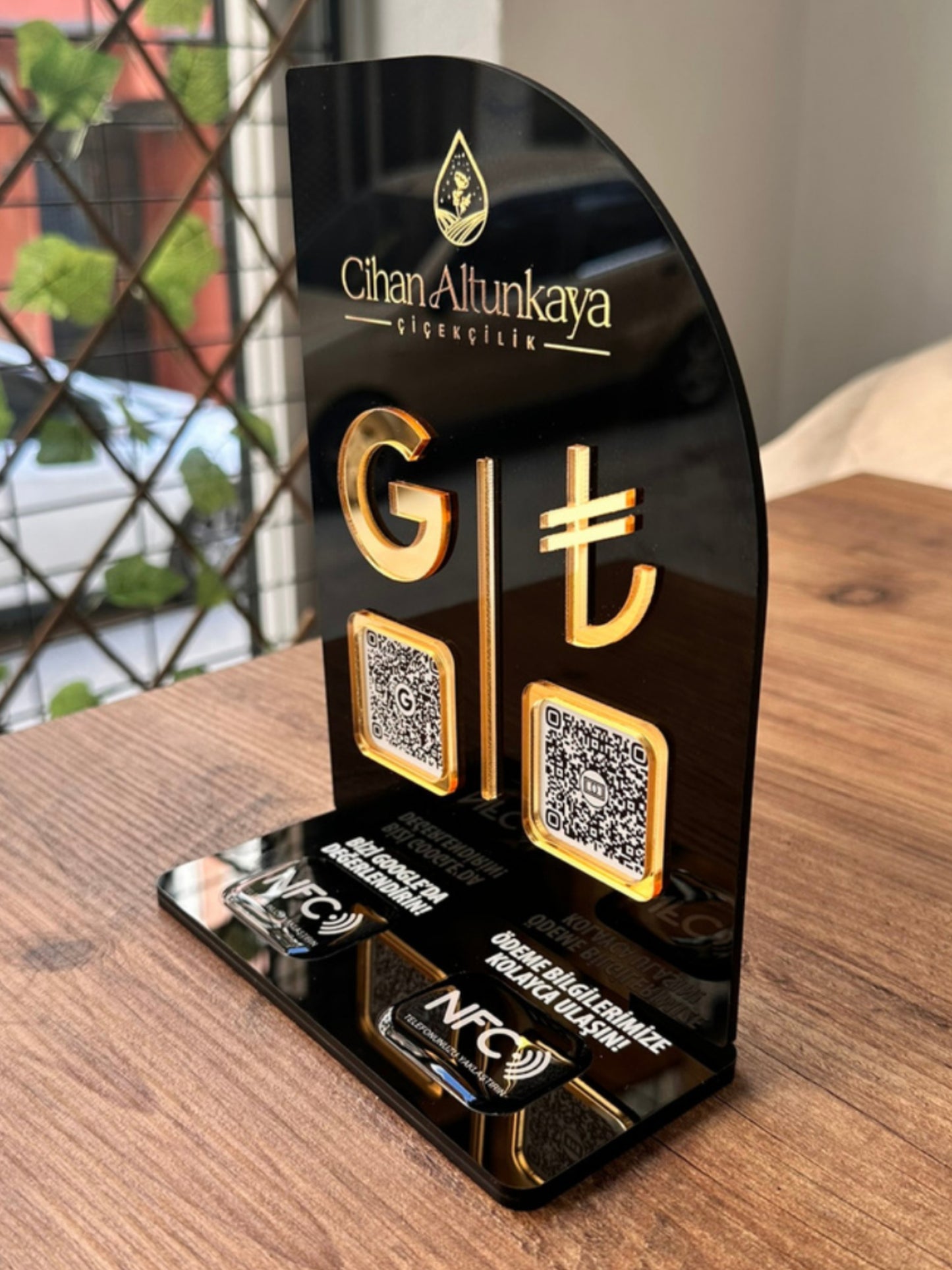 Çift QR & NFC Özellikli Pleksi Stant - Yelken